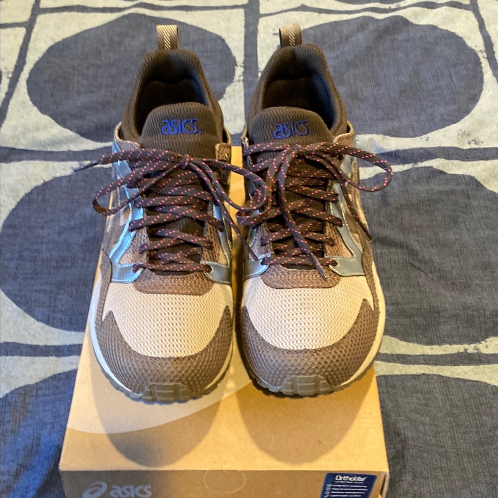 Asics gel-lyte V size 10. Material play simply taupe/greige.